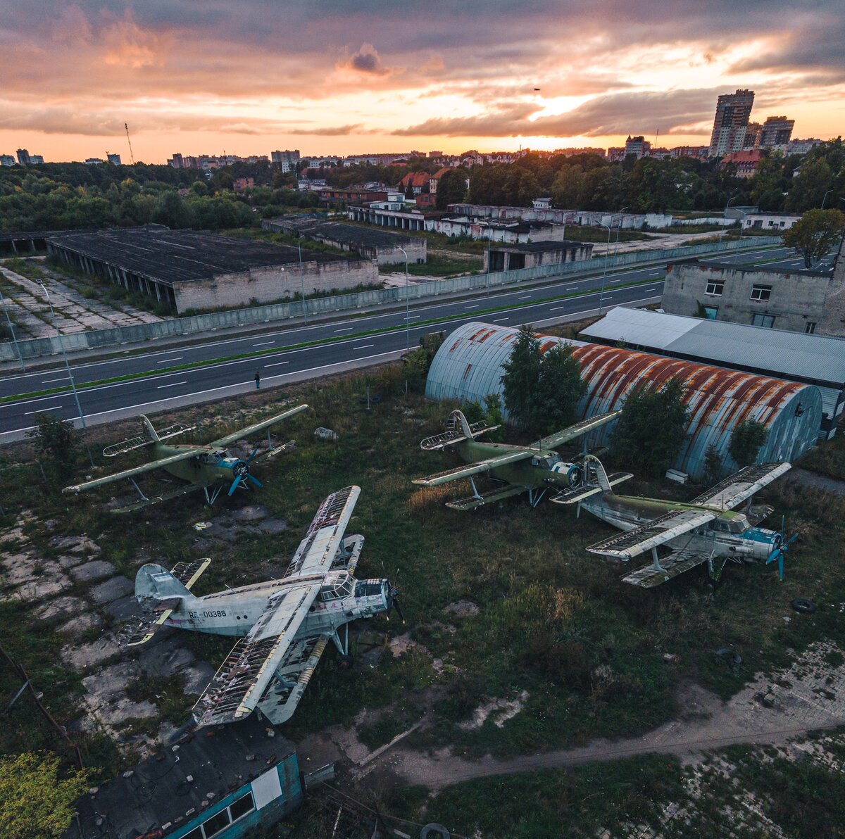 Мне было мало кадров с квадрокоптера и я полез к этим старичкам, ну и поплатился