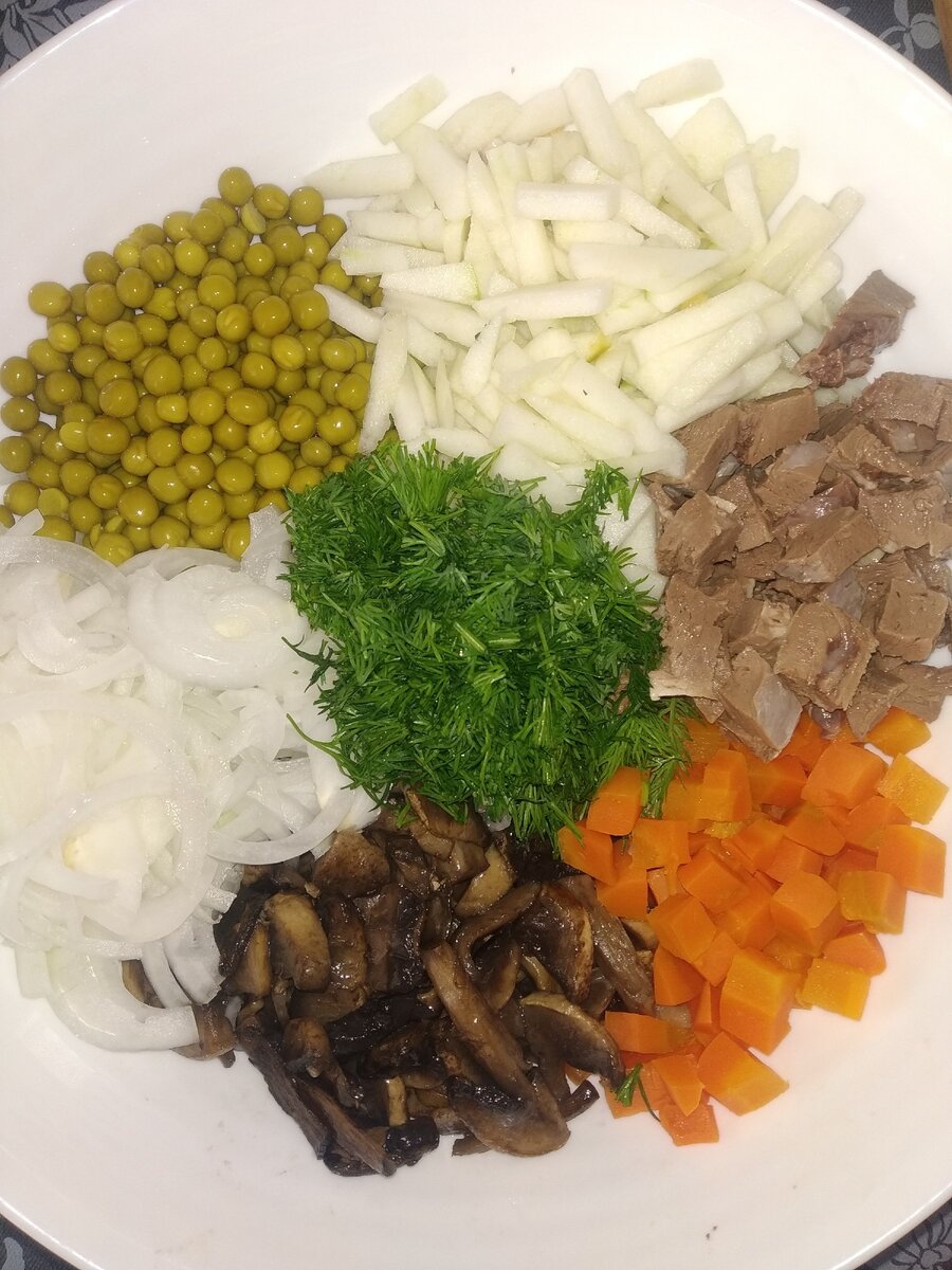 Салат перед перемешиваем