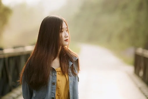 https://pixabay.com/photos/girl-beauty-portrait-beautiful-4437225/