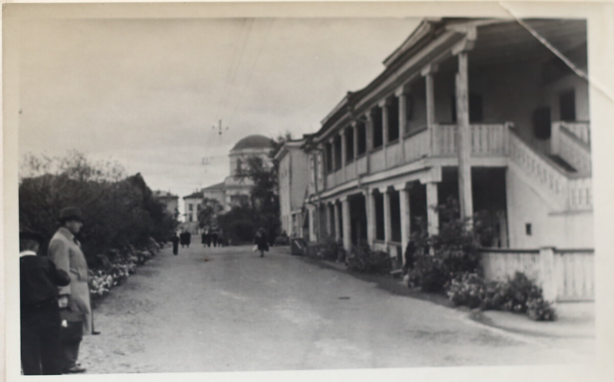М.И. Фрумгарц Городской сад. 1953 год. Фото из семейного архива