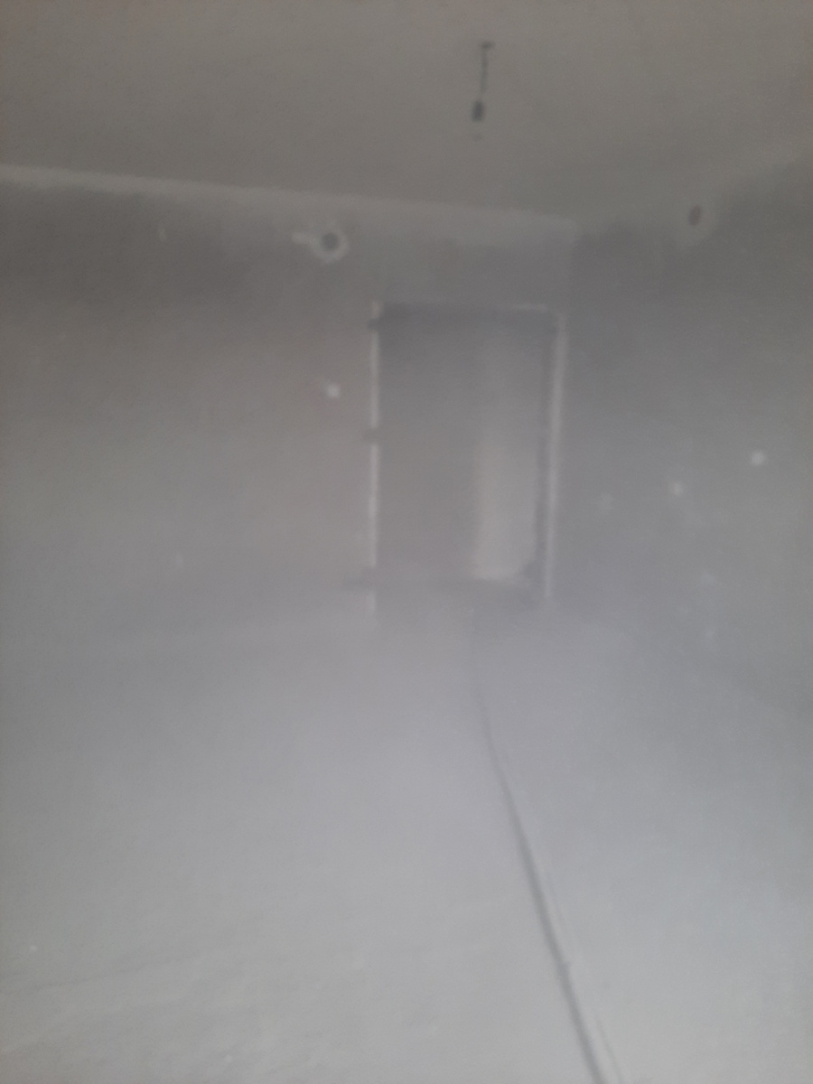 И это не туман. Выметание и сбор крупных фрагментов, потом строительный пылесос.