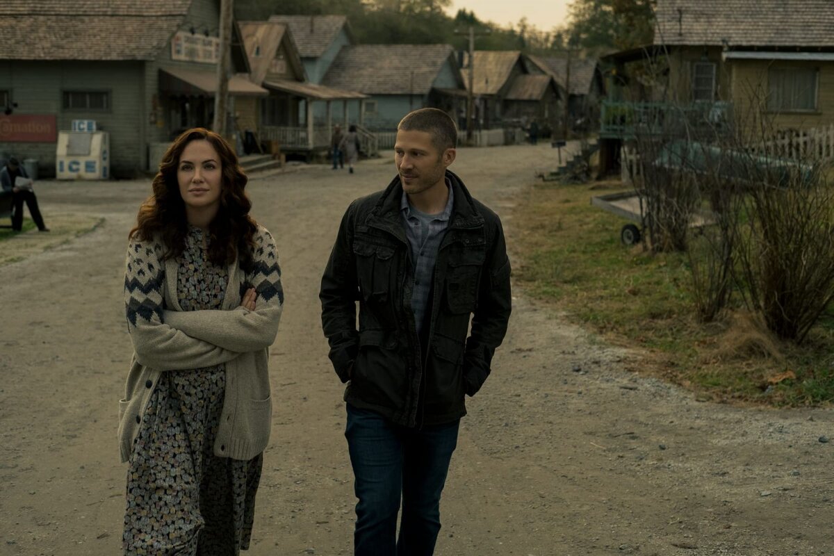 Фото: film.ru Кадр из сериала "Полуночная месса" (2021).