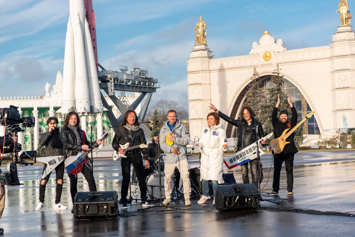 Живое выступление группы в прямом эфире Первого канала