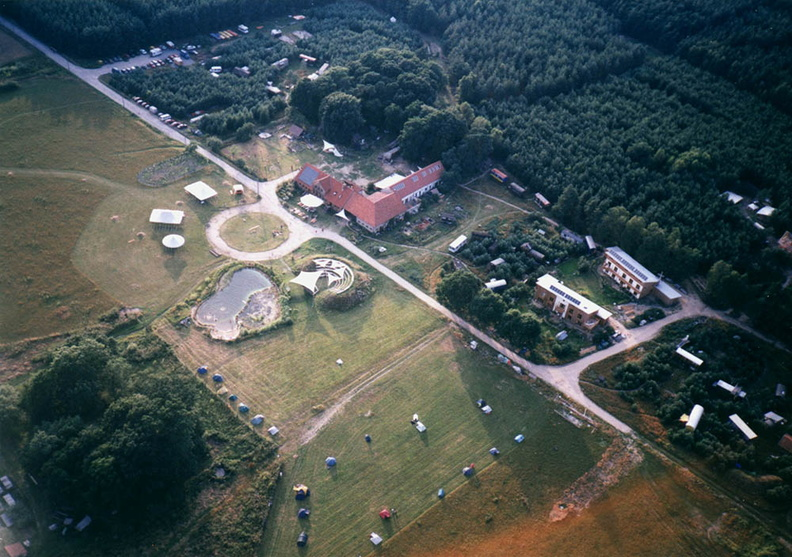 Экопоселение Sieben Linden в Германии (2001). Источник http://gallery.siebenlinden.org/picture.php?/114/category/4