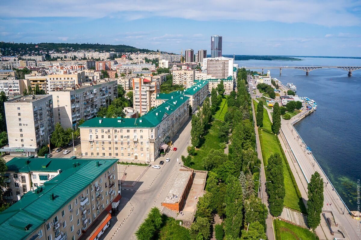 Позже, за сталинками стали лепить "элитные" девятиэтажки)) За которыми всё ещё прячутся старинные усадьбы!