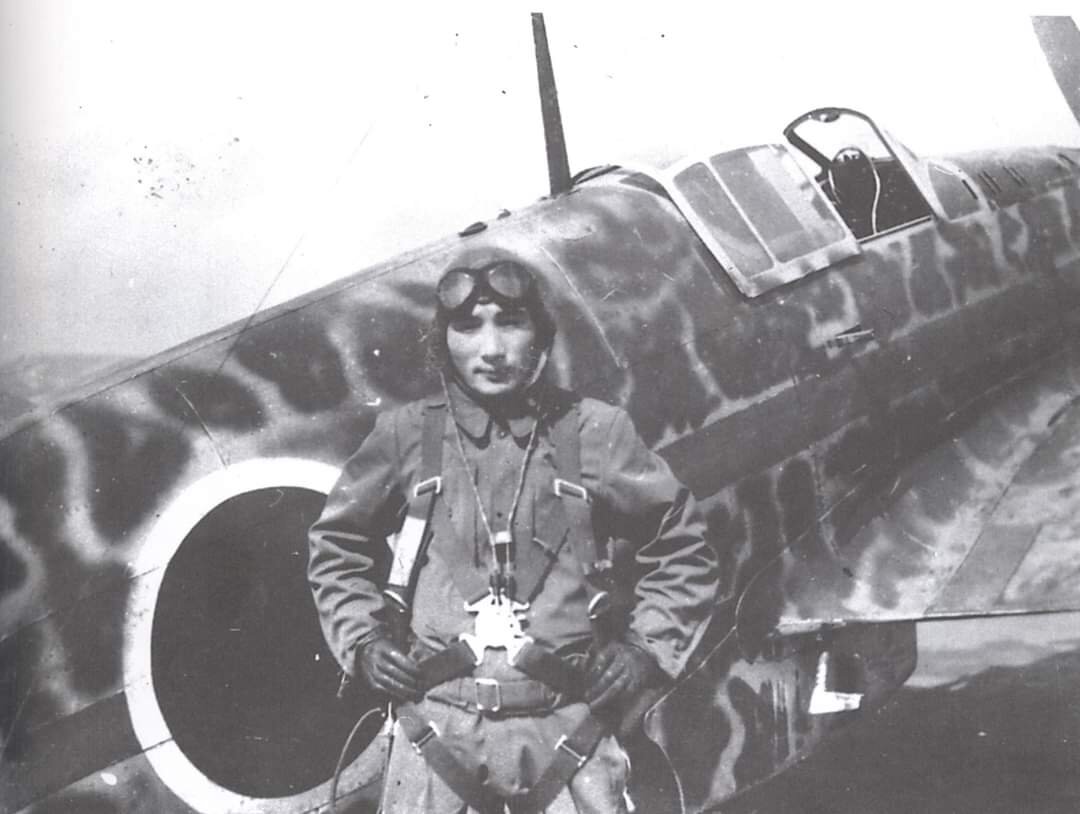 Капитан Кобаяши на фоне Kawasaki Ki-61. Вероятно своего "24".