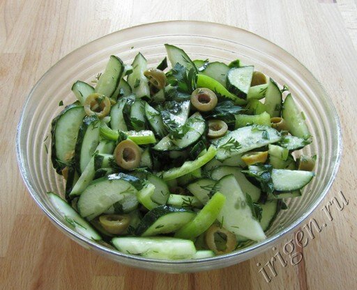 Рецепт салата из огурцов с маслинами - вкусный и освежающий вариант!