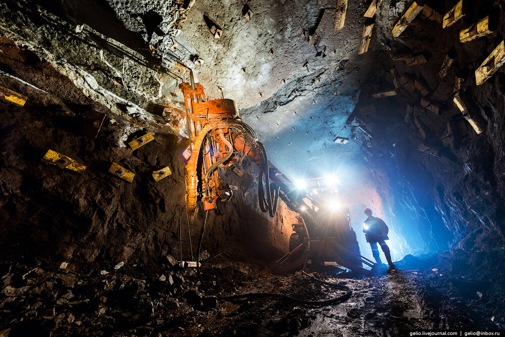 Входящий в компанию РУСАЛ Североуральский бокситовый рудник (СУБР) является ведущим предприятием по добыче боксита — сырья для выплавки алюминия, поступающего на глинозёмные и алюминиевые заводы.