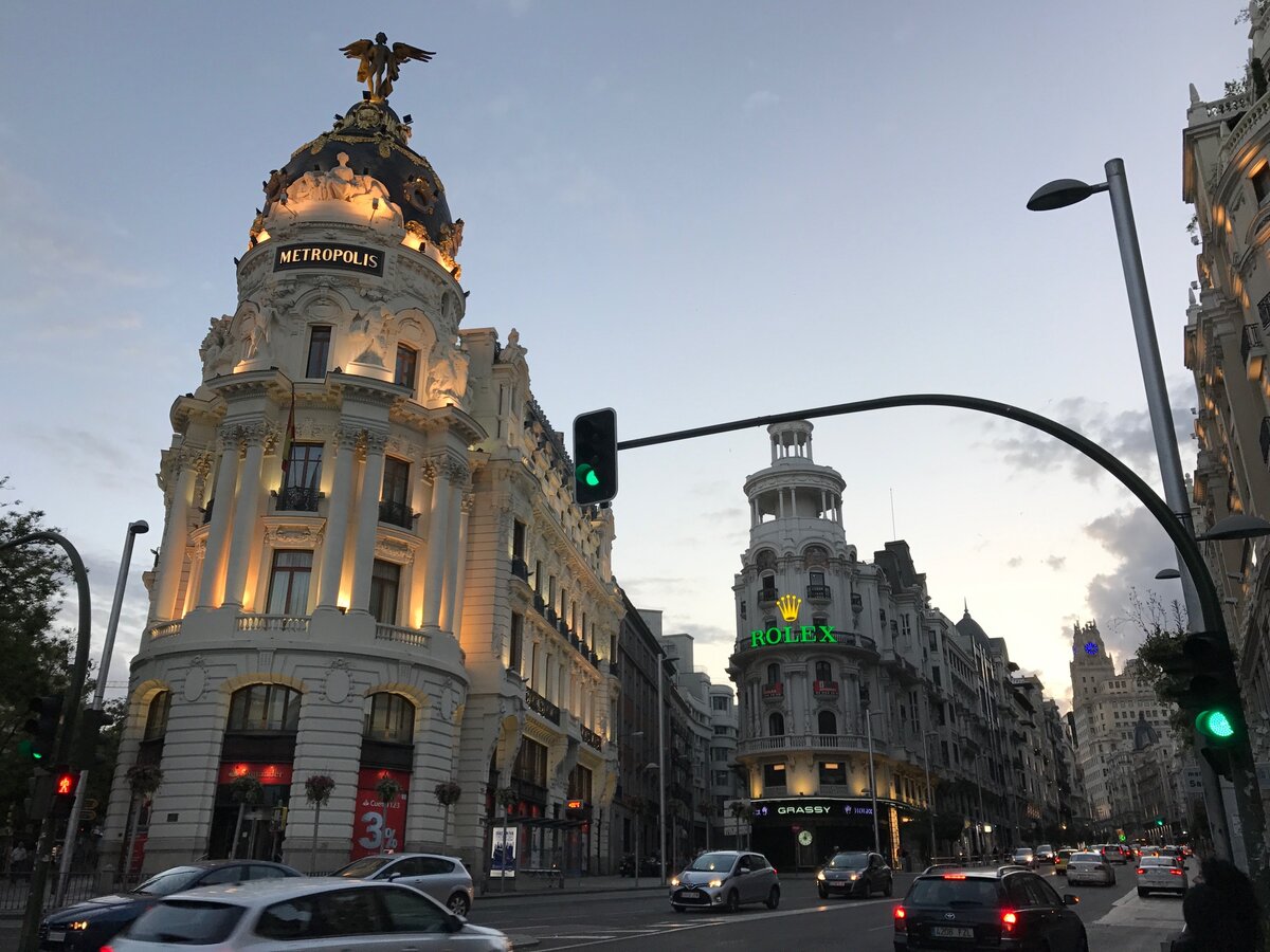 Здание Метрополис (Edificio Metrópolis)