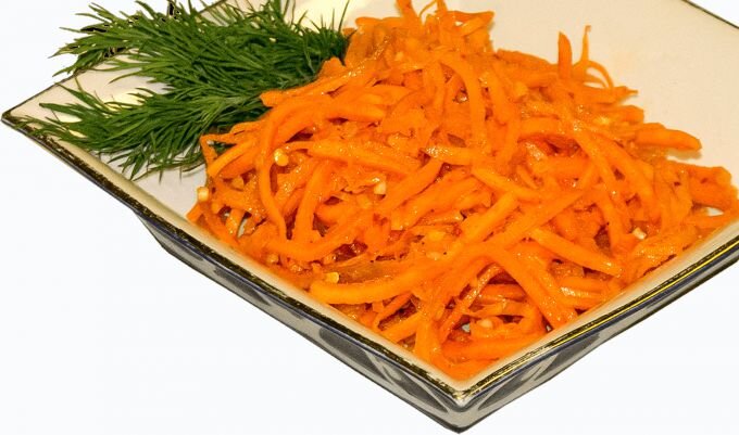 Морковча в домашних условиях с луком и чесноком по-корейски