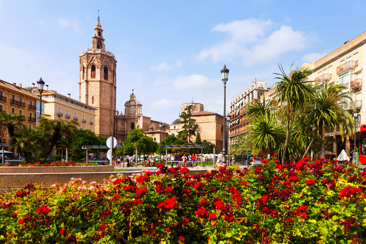 La valencia. Валенсия калифорния. La valencia. Калатрава валенсия город искусств. Праздник огня (фальяс) в испании.