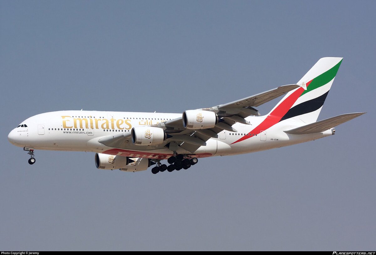 Airbus A380-842 авиакомпании Emirates, первый из партии с двигателями Rolls-Royce Trent 900
