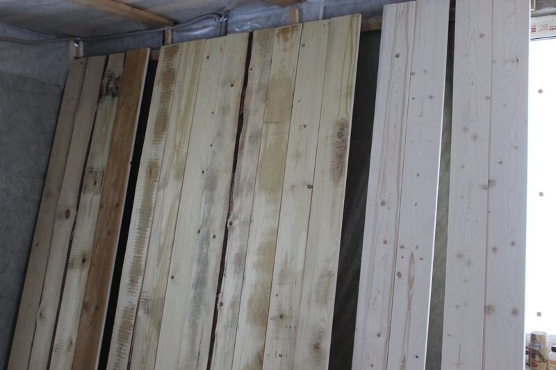 пятнистая доска уже отгрунтована. 