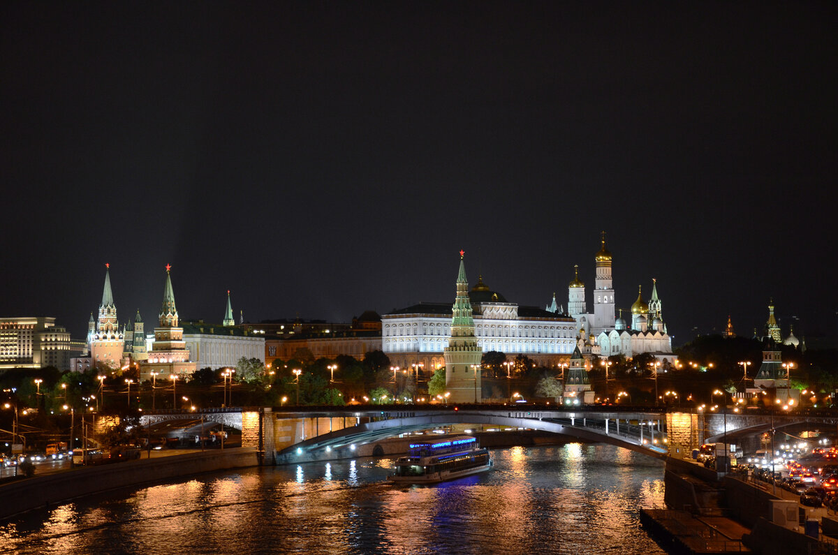 Бе москва. Москва в наше время. Топовые места в Москве. Кремлен ночью. Время в Москве.