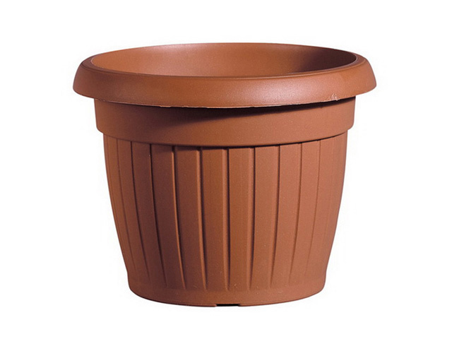 Сейчас технологии позволяют использовать пластик не только как материал непосредственно для горшка, но и для создания из них кашпо. Благодаря техническим успехам и работе дизайнеров, горшки из пластика превратились из обычных, невзрачных сосудов в настоящие произведения искусства. Благодаря пластичности материала такие горшки-кашпо имеют богатое разнообразие форм, размеров и расцветок.

 
  