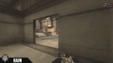 Выпад плечом
Выпады плечом, как правило, используется для провокации вражеского снайпера на выстрел, а также рассчитаны на сбор информации. Движение модели игрока происходит так быстро, что вероятность получить пулю практически равна нулю, конечно, если все сделано правильно.

