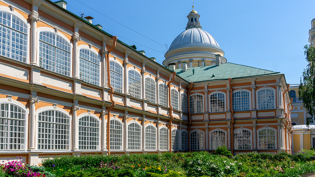 Невская лавра некрополь экскурсии. Дом паломника Александро Невская Лавра. Библиотека Александро-Невской Лавры. План Александро-Невской Лавры в Санкт-Петербурге. Лазаревская усыпальница Александро-Невской Лавры.