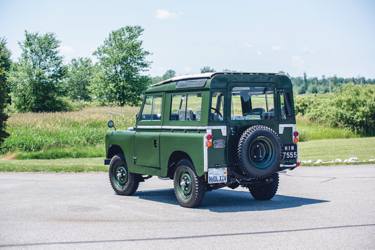 В продаже личный Land Rover Далай-ламы. И при чем здесь Шэрон Стоун? |  Интересные автомобили | Дзен