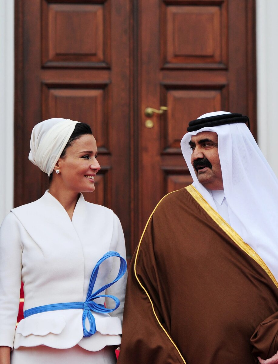 Мать эмира. Моза шейха Катара. Шейха Моза бинт Насер Аль-Миснед. Хамад Бин Халифа Аль Тани первая жена. Принцесса Катара шейха Моза.
