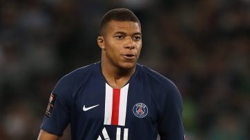 По данным Mundo Deportivo, «Барселона» ищет звездного нападающего, который заменит форварда команды Луиса Суареса в ближайшем будущем.
