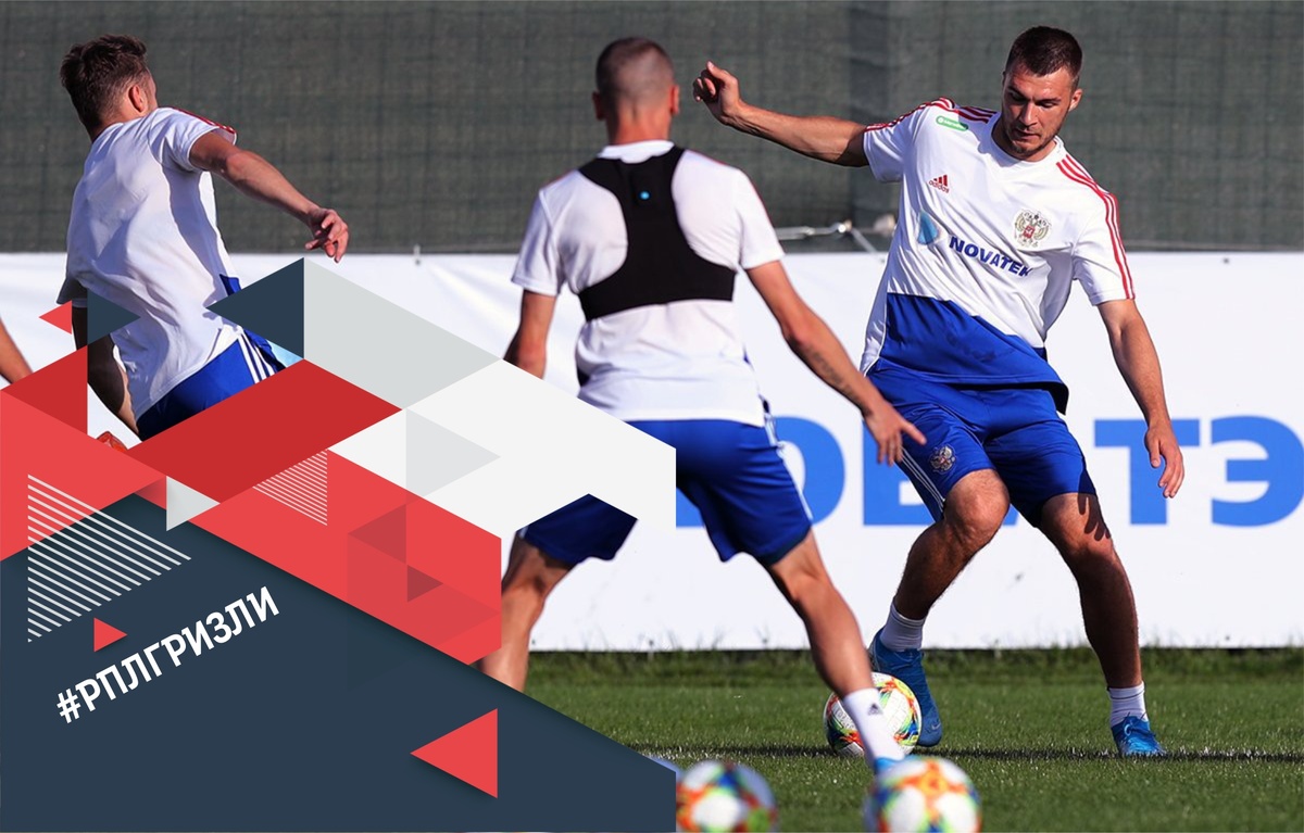 Николая Комличенко в составе сборной России по футболу