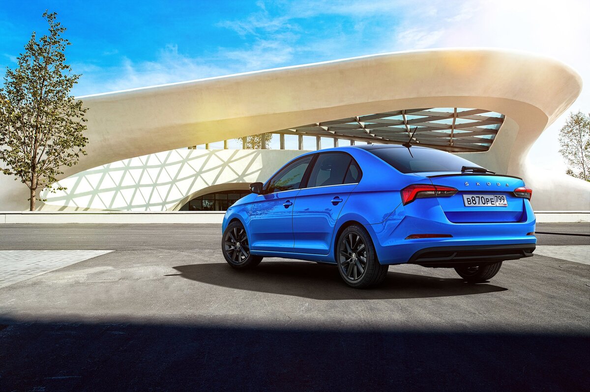 На корме, крупая надпись Skoda, в стиле всех последних моделей марки. Фото из общего доступа в интернете. 