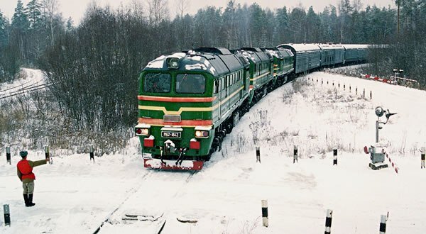 «Ядерный поезд» выходит из лесов Костромской области. Фото из открытых источников.