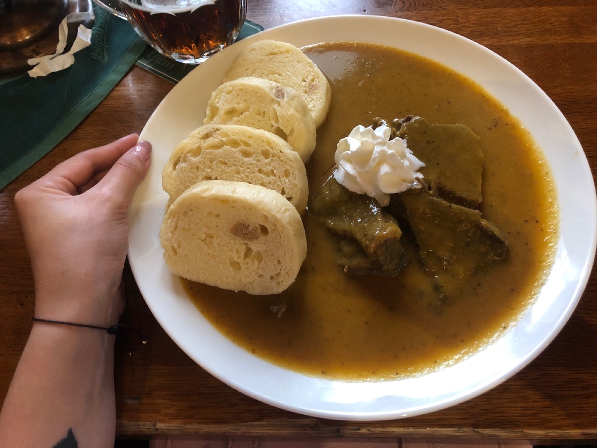 Глядя на порцию, понимаешь, что здесь любят покушать 