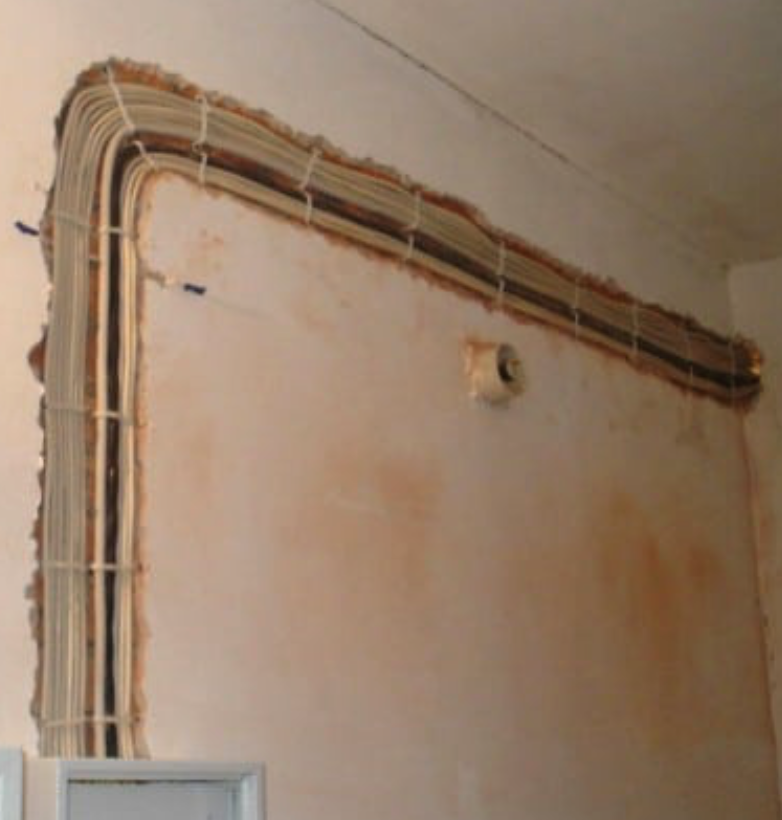 Спрятал и красиво))