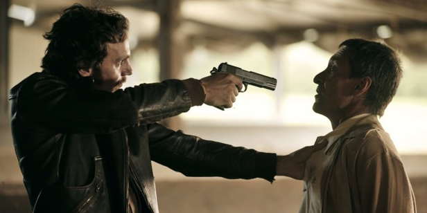 кадр из фильма - "Неприкасаемые"