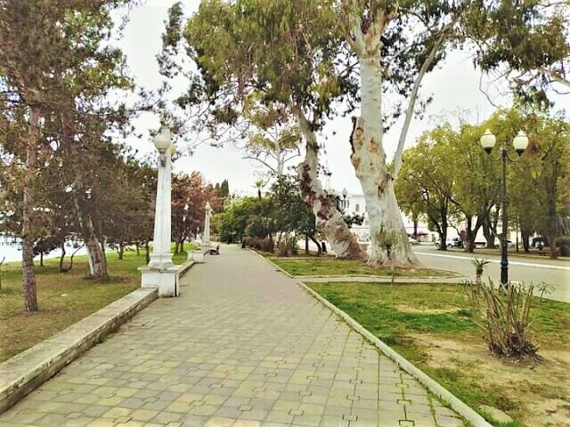 Опустели парки и скверы