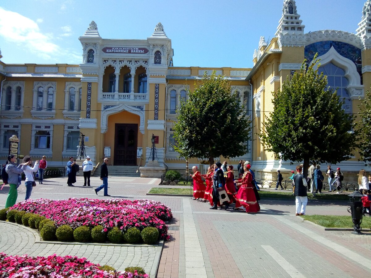 Кисловодск ставропольский край октябрь. Кисловодск Ставропольский край. . Курортный комплекс "Кисловодск" (Ставропольский край). Буденновск Кисловодск. Ставропольский край славится Кисловодский Курортный парк.