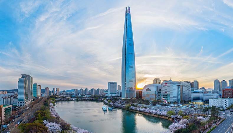 Lotte World Tower расположено на берегу реки Ханган
