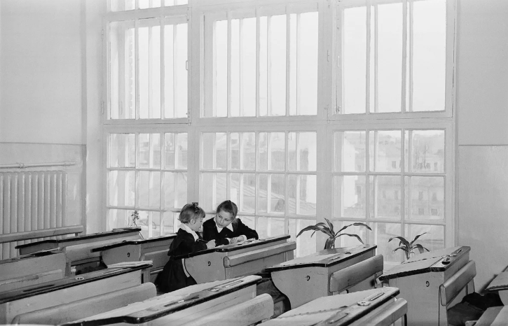 наши парты.. с ними было удобно