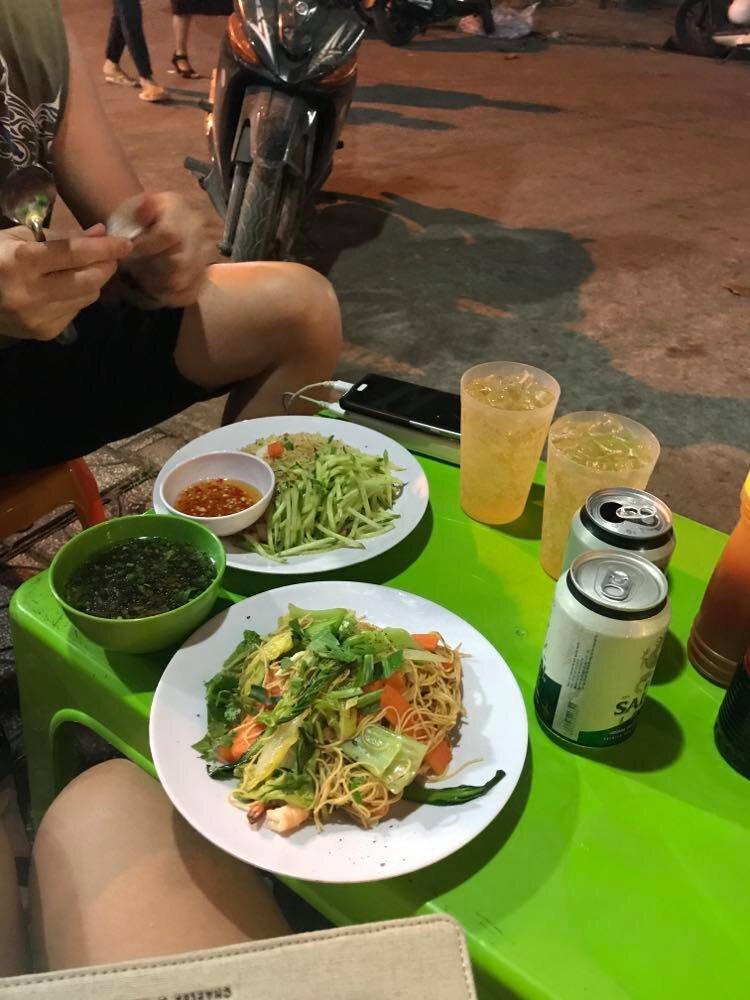 Уличное кафе во Вьетнаме 