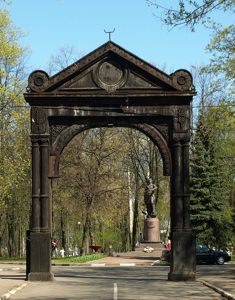 Чугунные ворота, в наше время убраны