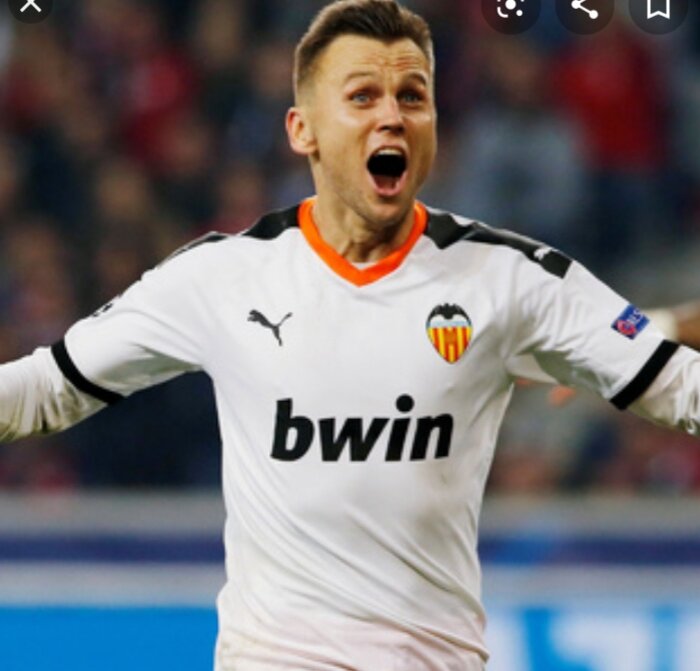 Валенсия готова расстаться с Черышевым из-за кризиса в клубе.На него уже претендуют:Краснодар, Зенит,Локомотив, Ростов,ЦСКА и Вилльереал 