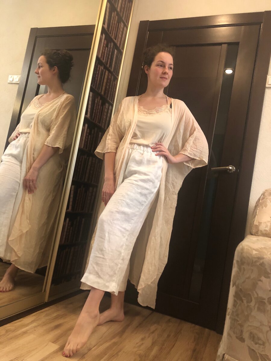 Гуляла я бесцельно по китайскому сайту, увидела  этот кардиган, и решила собрать образ, как на модели. 