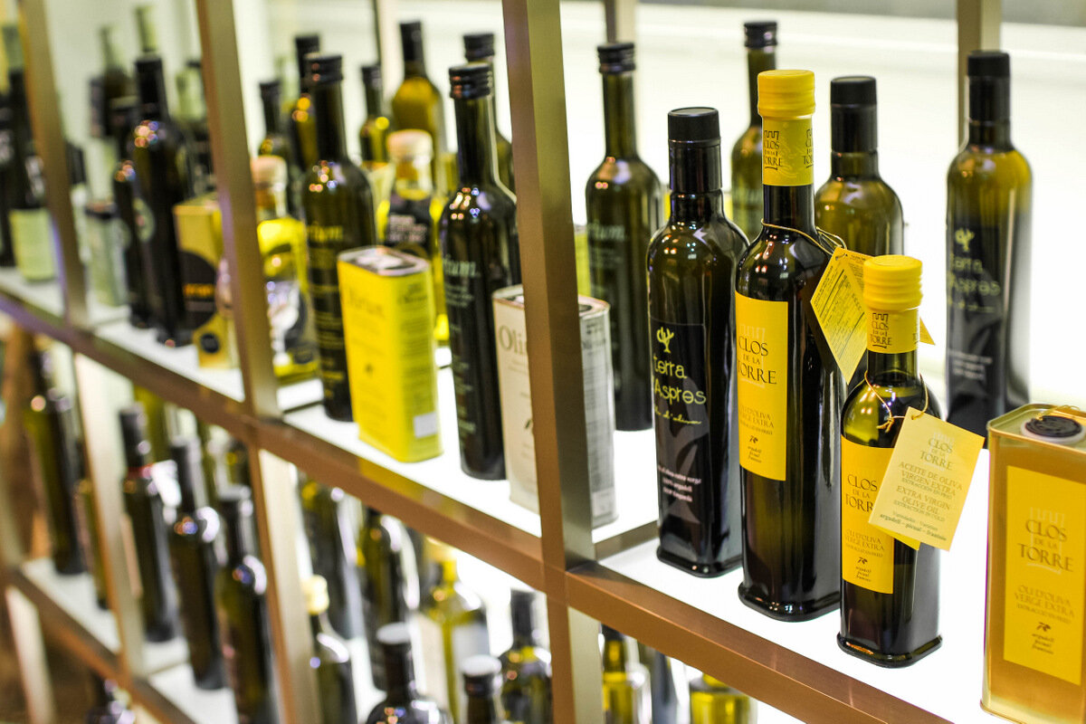 Производство оливкового масла. Оливковое масло Испания. Оливковое масло Испания производители. Испанское оливковое масло. Промышленность Испании.