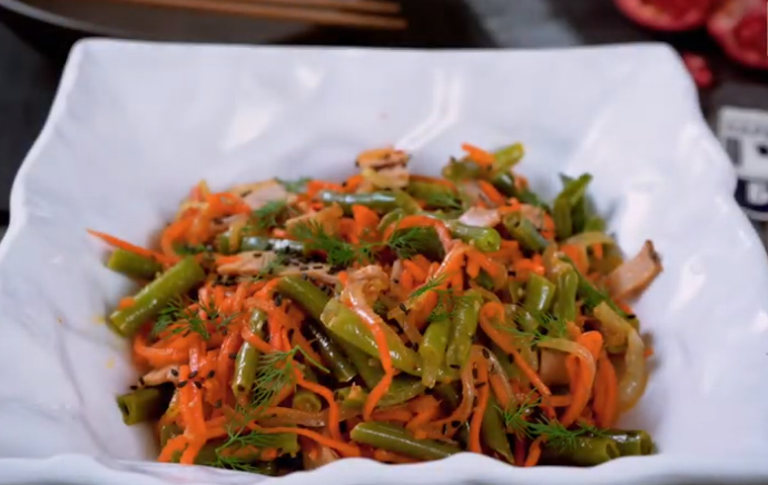 Салат с красной фасолью, говядиной и корейской морковкой