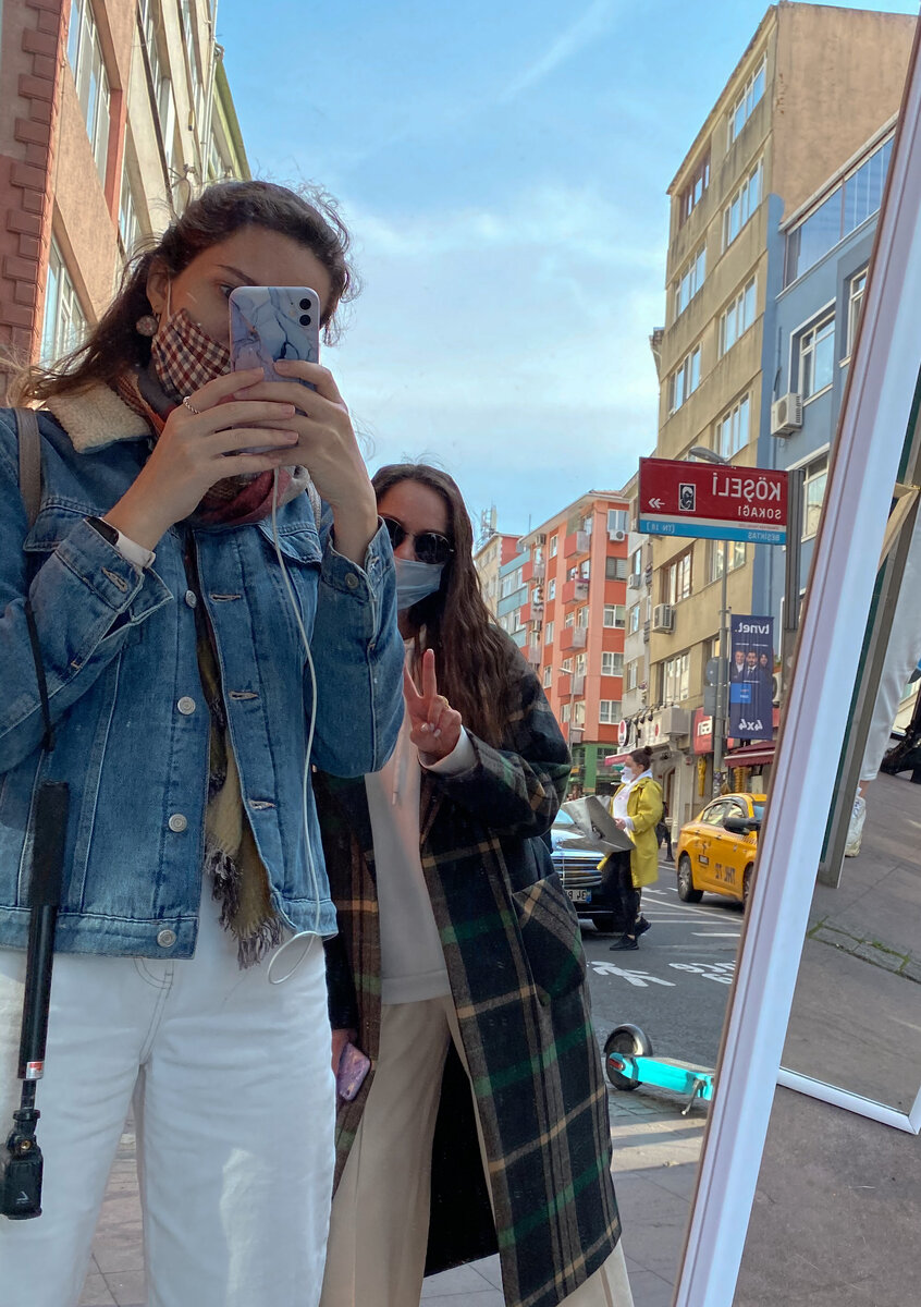 Познакомились с девочкой из Челябинска и провели один день вместе. Т