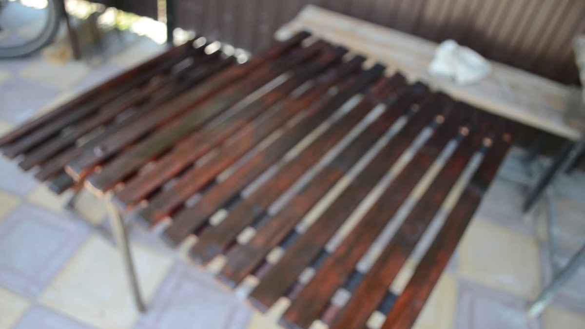 А вот и сам столик, сделанный своими руками. :)