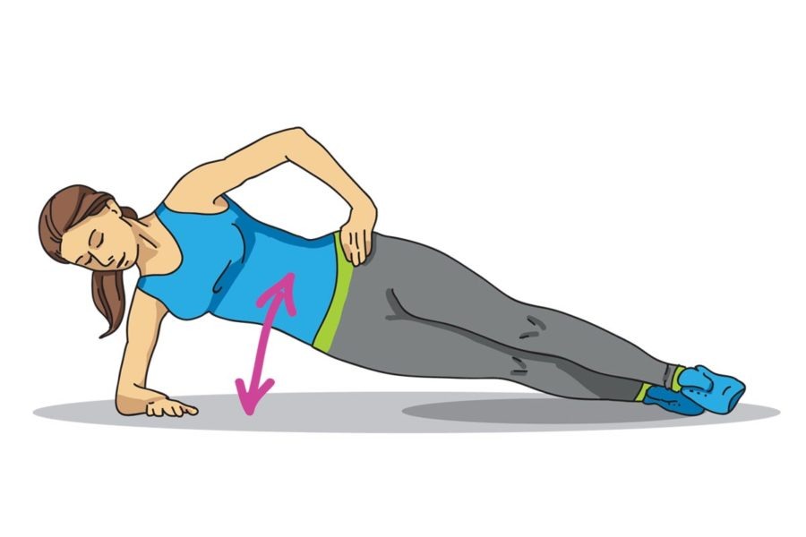 Займите положение в боковой планке на локте. Медленно опускаете таз и бедра, затем в исходное положение. Положите руку на пояс, чтобы хорошо чувствовать работу бокового пресса.