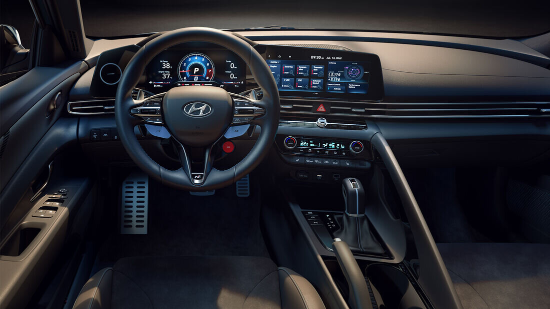 Hyundai Elantra N: как приятно пришпорить своего железного коня большой красной кнопкой!