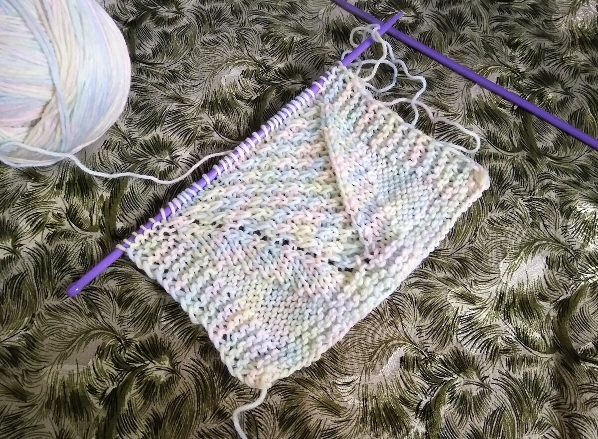 Узор из перемещенных петель