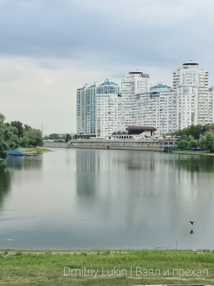 Дома на набережной реки Кубани, которые считаются элитными в этом городе