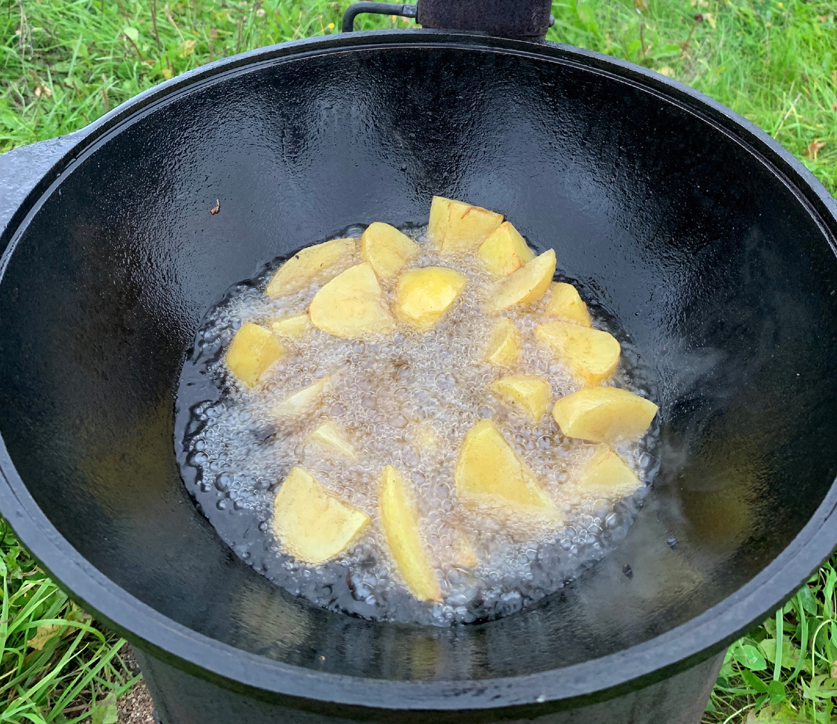 Обжариваем картошку