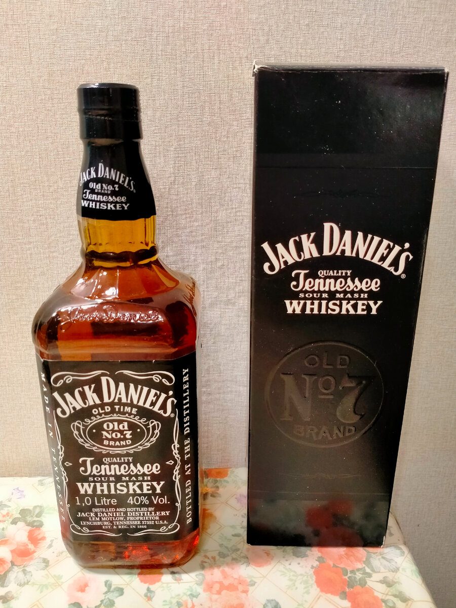 Виски джек дэниэлс 1 литр. Джек дэниэлс 1 литр бурбон. Виски джек дэниэлс 1л. Виски джек дениелс 40% 0,5л. Виски jack daniels 1 л.
