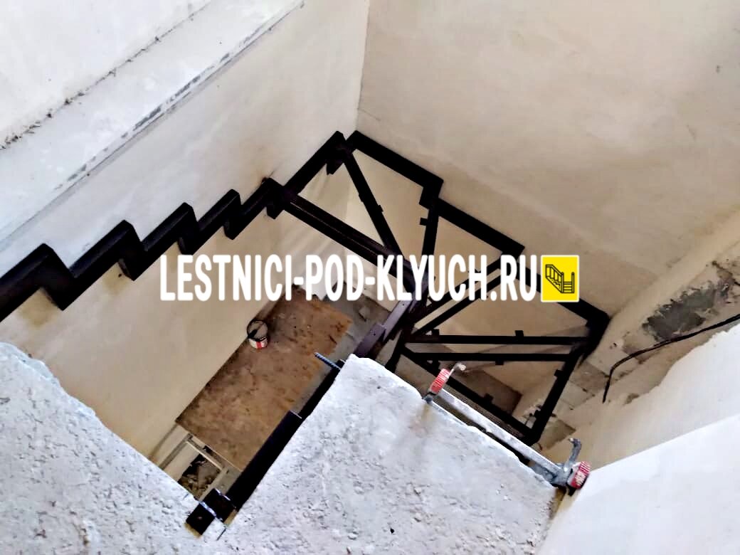 Принимаем звонки: пн-вс с 8:00 до 21:00 (8 499 490-72-90). Электронная почта: info@lestnici-pod-klyuch.ru