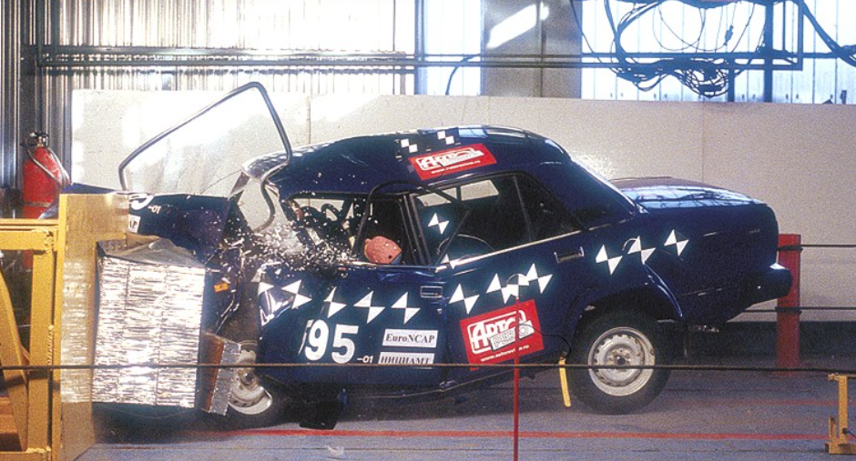 краш тест жигулей. краш тест жигули. ваз 2107 испытания. ваз 2107 авторевю. краш тест жигулей.